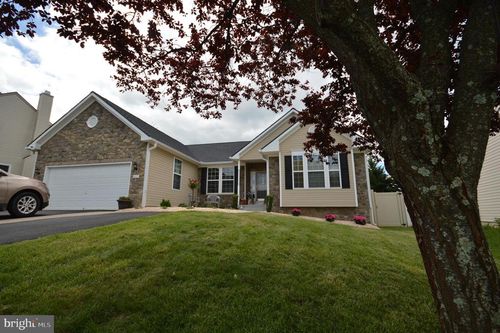 685 Bentley Dr, INWOOD, WV, 25428-3439 | Card Image