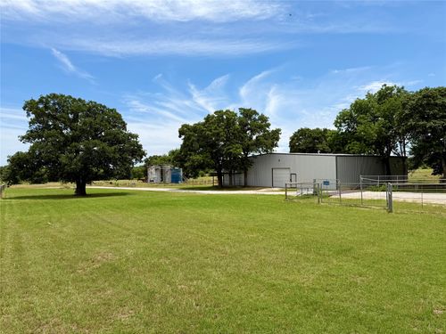 533 Redbird Ln, Bowie, TX, 76230-2135 | Card Image