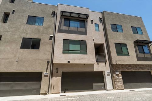 13107 W Lumina Way, Valley Glen, CA, 91401-2009 | Card Image