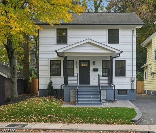 688 Valley St, Maplewood, NJ, 07040-2613 | Card Image