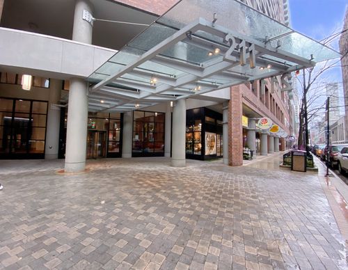 1605-211 E Ohio St, Chicago, IL, 60611-3235 | Card Image