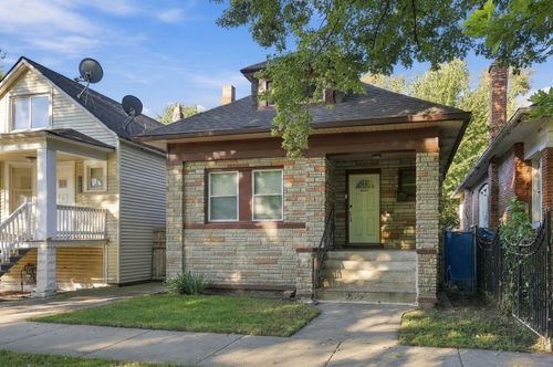 8020 S Muskegon Ave, CHICAGO, IL, 60617-1431 | Card Image
