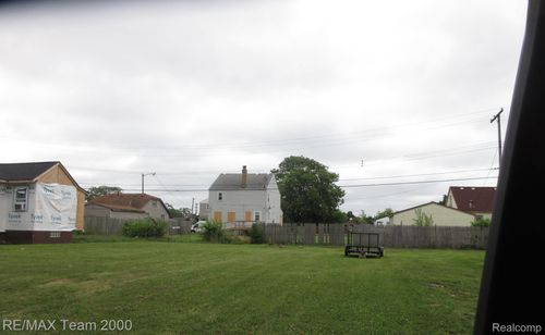 3965 13th St, Ecorse, MI, 48229-1323 | Card Image