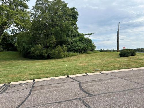 11440 Sheffield Dr, Florissant, MO, 63033-8027 | Card Image