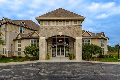 230 Hilldale Dr, Hartford, WI, 53027-2685 | Card Image