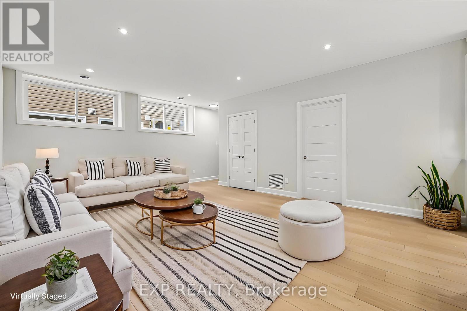 Residential Lease in Russell 2