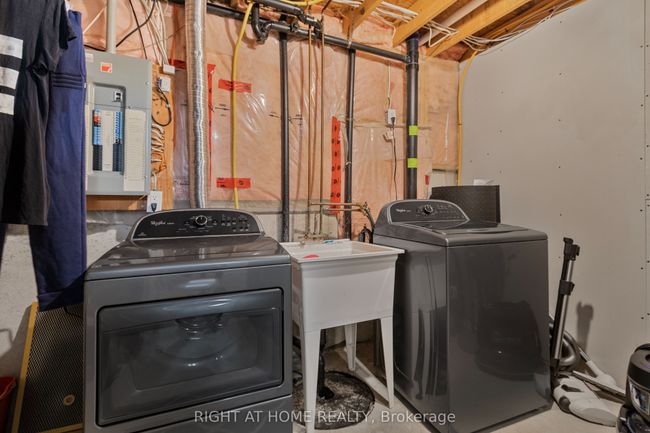 82 Rossmore Crt, House other with 3 bedrooms, 2 bathrooms and 2 parking in London ON | Image 34
