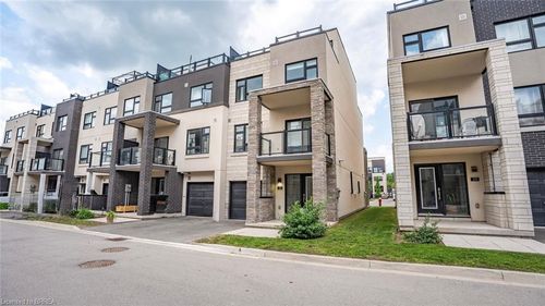 21-1121 Cooke Blvd, Burlington, ON, L7T0C3 | Card Image