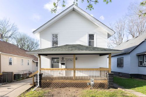 1111 Loomis St, Rockford, IL, 61102-2754 | Card Image