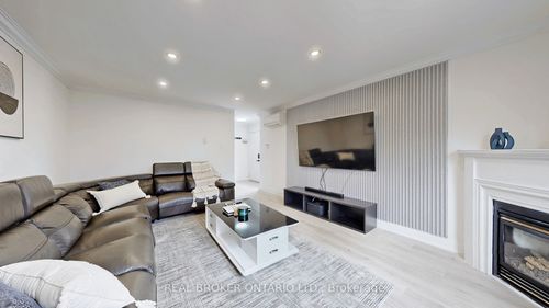 26-909 King St W, Oshawa, ON, L1J2L4 | Card Image