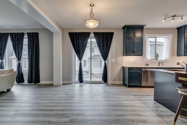 350 Yorkville Road Sw, Home with 4 bedrooms, 2 bathrooms and 4 parking in Calgary AB | Image 9