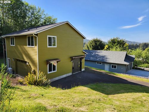 915 Bellevue Dr, Reedsport, OR, 97467-1741 | Card Image