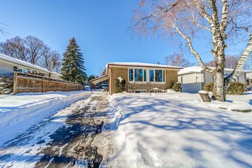 18 Patrick Dr, Aurora, ON, L4G2A8 | Card Image