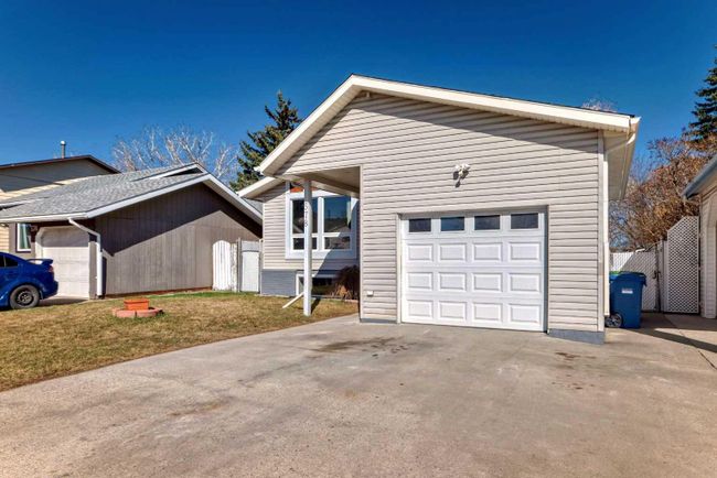 578 Aboyne Crescent Ne, Home with 3 bedrooms, 2 bathrooms and 4 parking in Calgary AB | Image 3