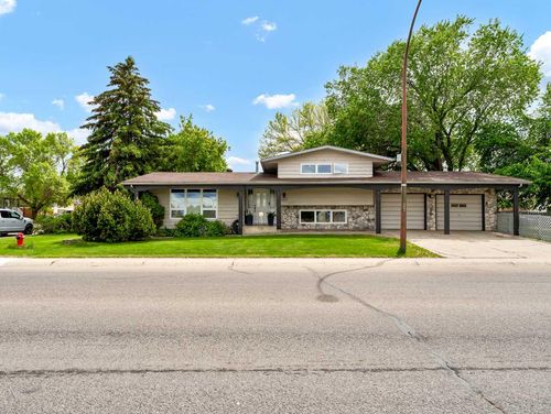 339 20 St Ne, Medicine Hat, AB, T1C1B7 | Card Image