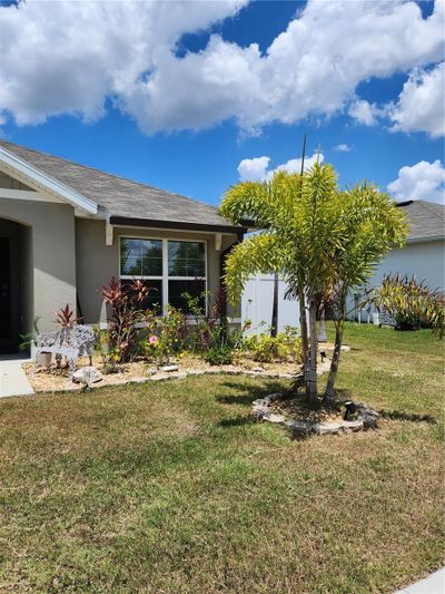 812 Tidal Rock Avenue, House other with 3 bedrooms, 2 bathrooms and null parking in Ruskin FL | Image 3