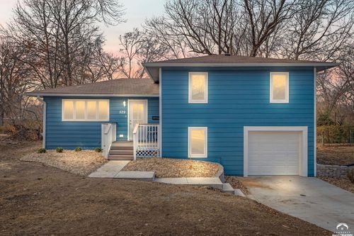 529 Kansas St, Lawrence, KS, 66046-4823 | Card Image