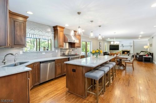 19 Timber Ln, Randolph, NJ, 07869-4517 | Card Image