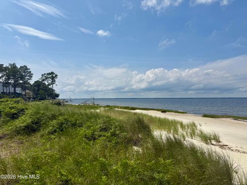 558 Sandy Point Dr, Beaufort, NC, 28516-9507 | Card Image