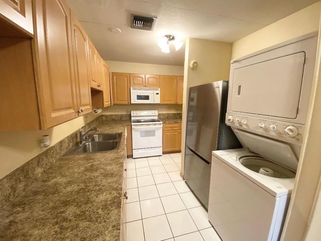 APT-104 - 1111 Lemon Tree Ter, Condo with 2 bedrooms, 2 bathrooms and null parking in Delray Beach FL | Image 13