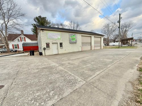 819 River Dr, Irvine, KY, 40336-1200 | Card Image