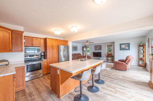 1075 Comak Cres, House other with 4 bedrooms, 4 bathrooms and 6 parking in Algonquin Highlands ON | Image 9
