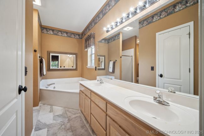 2708 W Oakland St, House other with 3 bedrooms, 2 bathrooms and null parking in Broken Arrow OK | Image 15