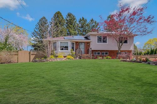 4 Auburn Dr, Greenlawn, NY, 11740-1804 | Card Image
