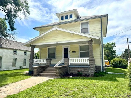409 N 6th St, Sabetha, KS, 66534-1702 | Card Image