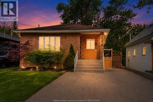 556 Clover St, Windsor, ON, N8P1C6 | Card Image