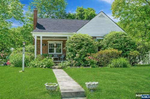 389 Bergen Blvd, Oradell, NJ, 07649-2203 | Card Image