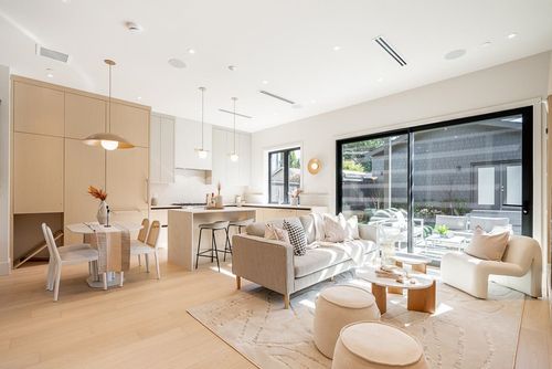 2-372 E 37 Avenue, Vancouver, BC, V5W1E7 | Card Image