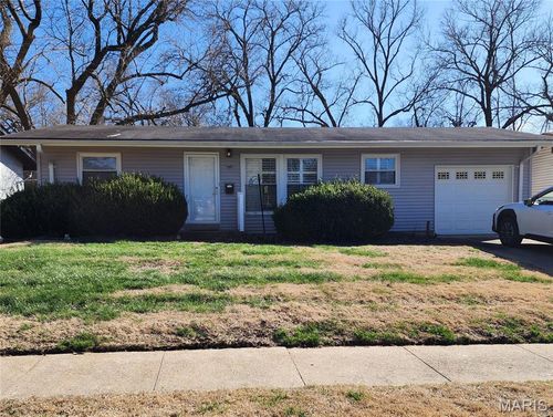 940 Rogers Lane, Florissant, MO, 63033 | Card Image