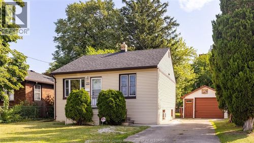 950 Brock St, Windsor, ON, N9C2T7 | Card Image