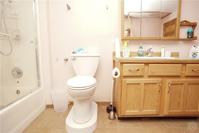 Main Bathroom | Image 8