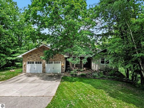 1560 Bruder Rd, Mt Pleasant, MI, 48858-9581 | Card Image
