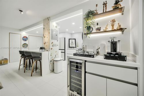 304-6801 Indian Creek Dr, Miami Beach, FL, 33141-3864 | Card Image