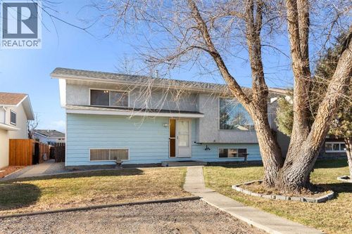 430 Main St S, Redcliff, AB, T0J2P2 | Card Image