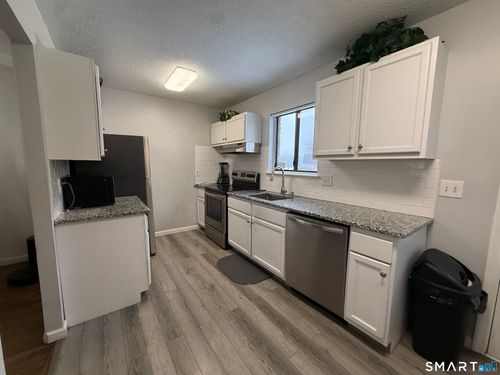 136-136 High Path Rd, Windsor, CT, 06095-4131 | Card Image