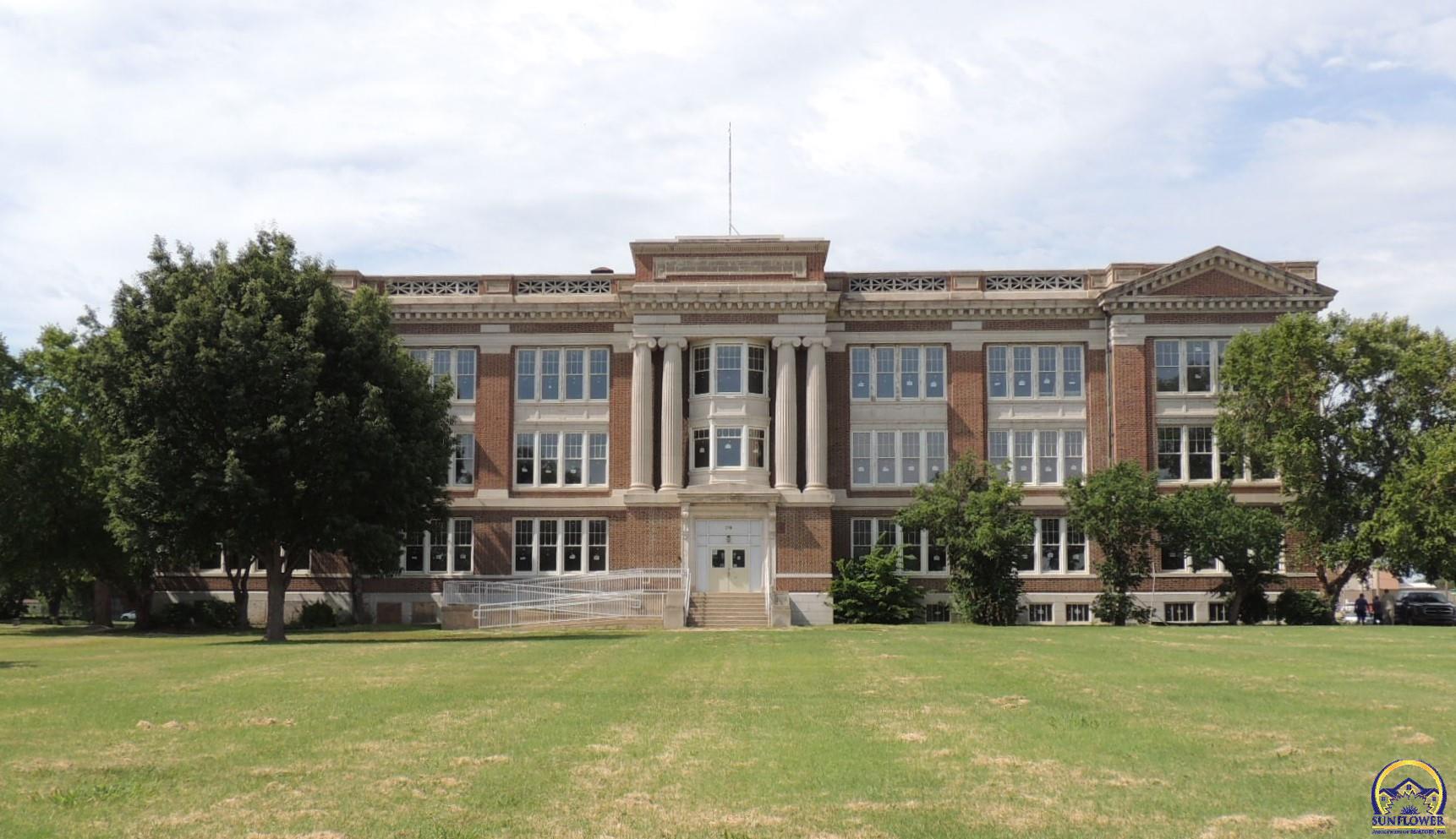 216 W 6Th Ave, Emporia, KS 66801