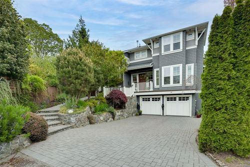 12 Briar Pl, Victoria, BC, V8S3J5 | Card Image