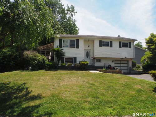 18 Country Club Rd, Norwalk, CT, 06851-5617 | Card Image