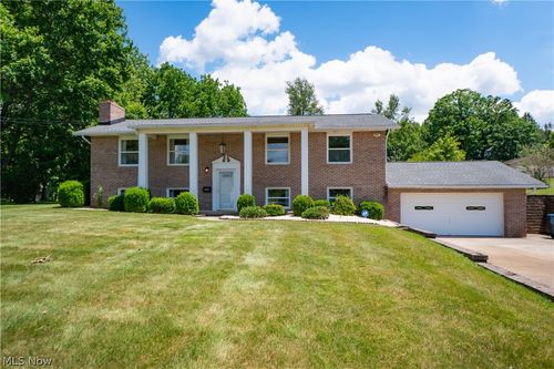 2421 Fairview Rd, Green, OH, 44685-9724 | Card Image