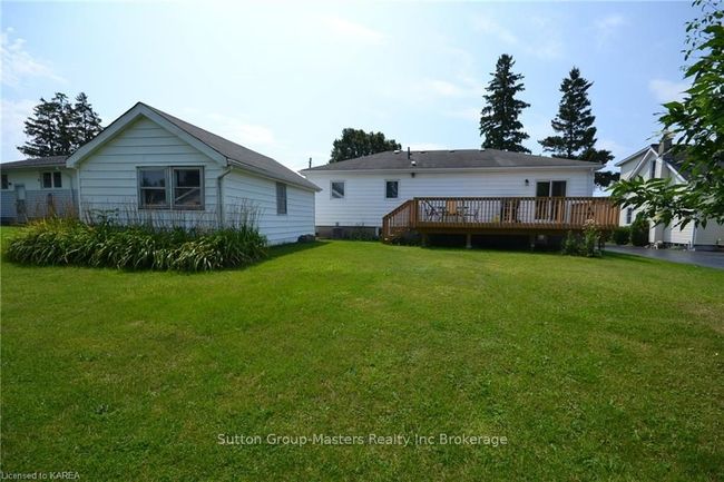 1038 Woodbine Rd, House other with 3 bedrooms, 3 bathrooms and 5 parking in Kingston ON | Image 29