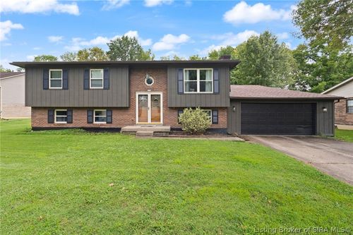 3106 Perimeter Dr, Jeffersonville, IN, 47130-8865 | Card Image