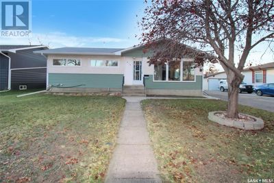 416 2 Nd Ave Se, House other with 4 bedrooms, 2 bathrooms and null parking in Swift Current SK | Image 1