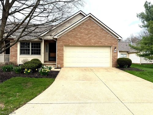 5161 Westwind Cir Nw, North Canton, OH, 44720-8400 | Card Image