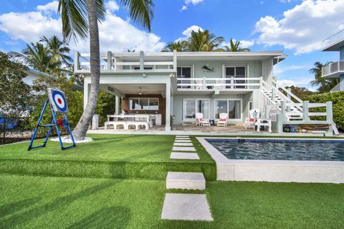 69 Shoreland Dr, Key Largo, FL, 33037-4752 | Card Image