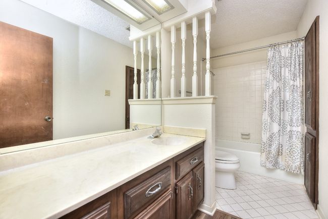 Full Hall Bath | Image 30