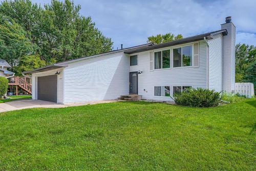 7557 Springbrook Plz, Woodbury, MN, 55125-1680 | Card Image